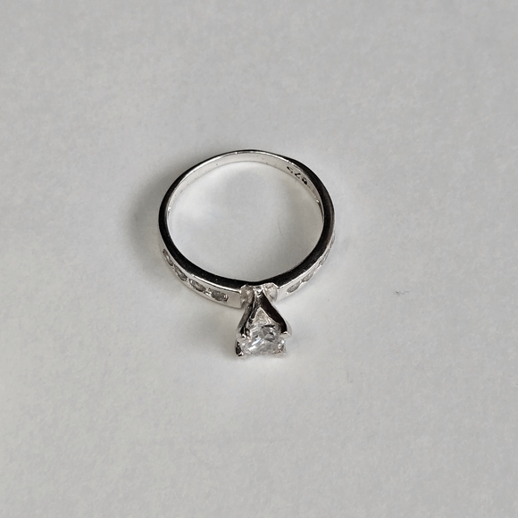 Stunning Sterling Silver Promise Ring - Picture 6 of 10